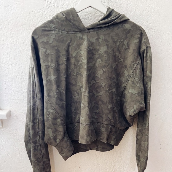 Athlete Farallon Camo Printed Sweatshirt - Picture 3 of 5